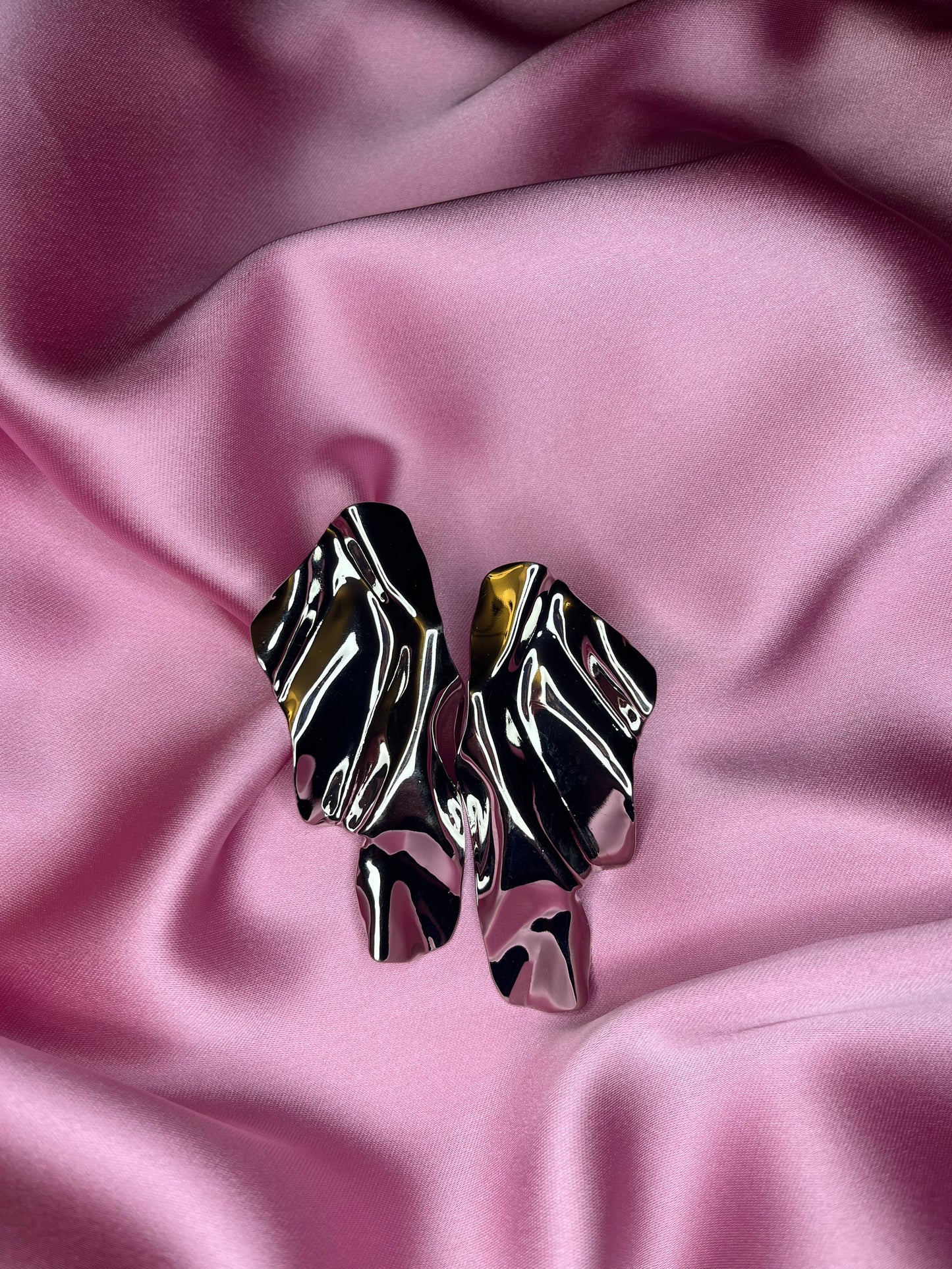 QUEEN'S LANDING earrings