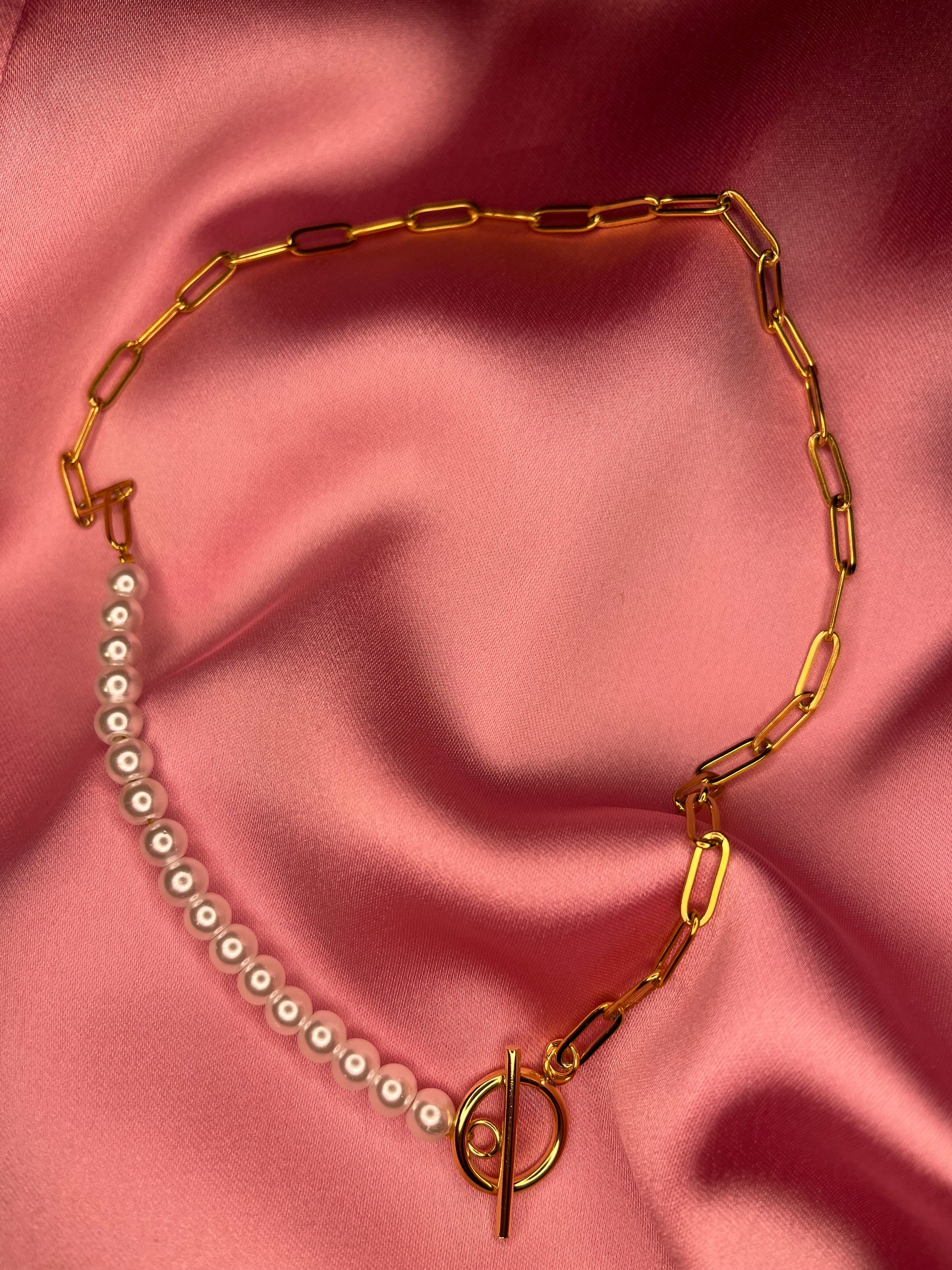 BELLA pearl necklace