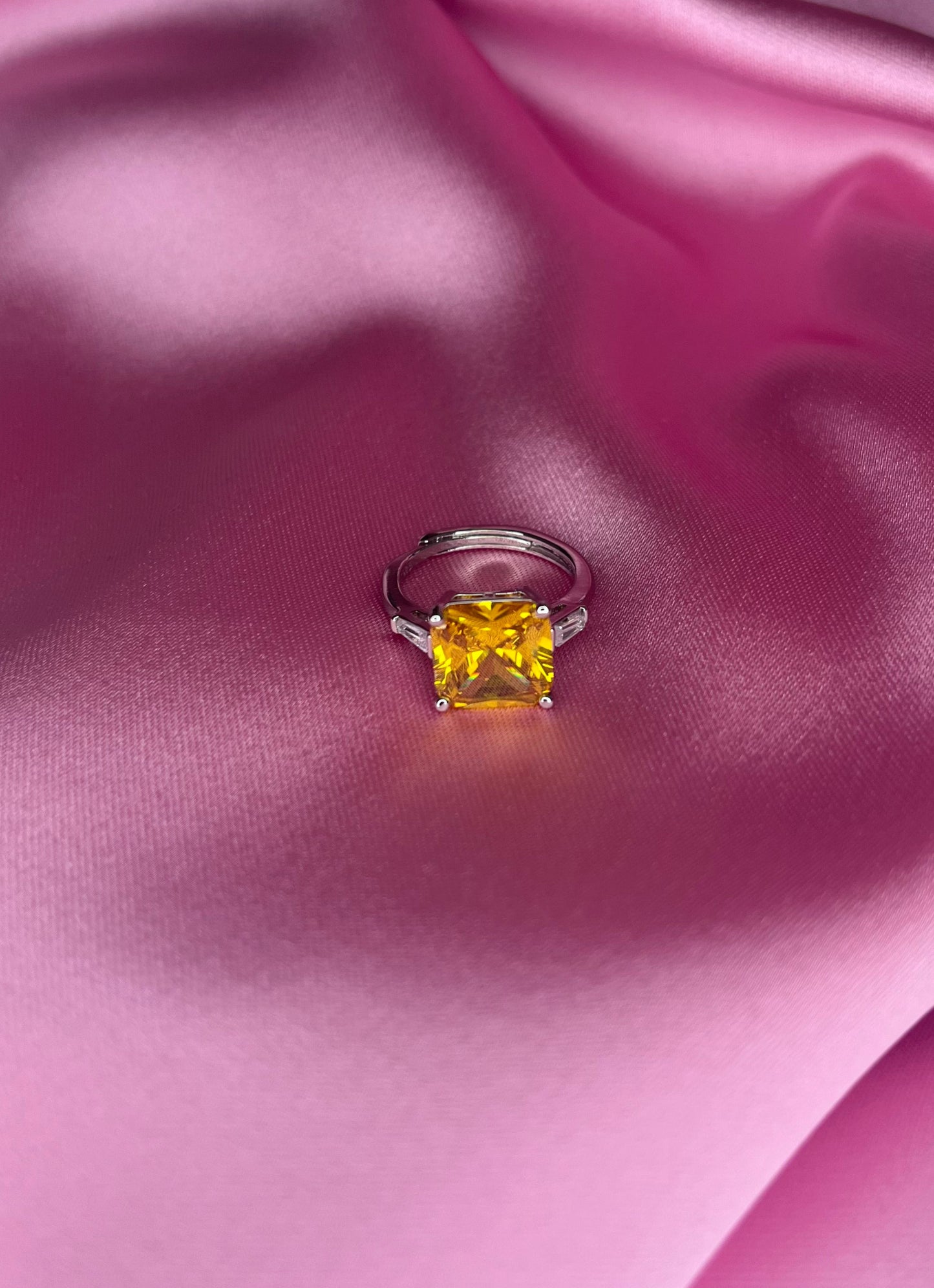CHAMPAGNE ring