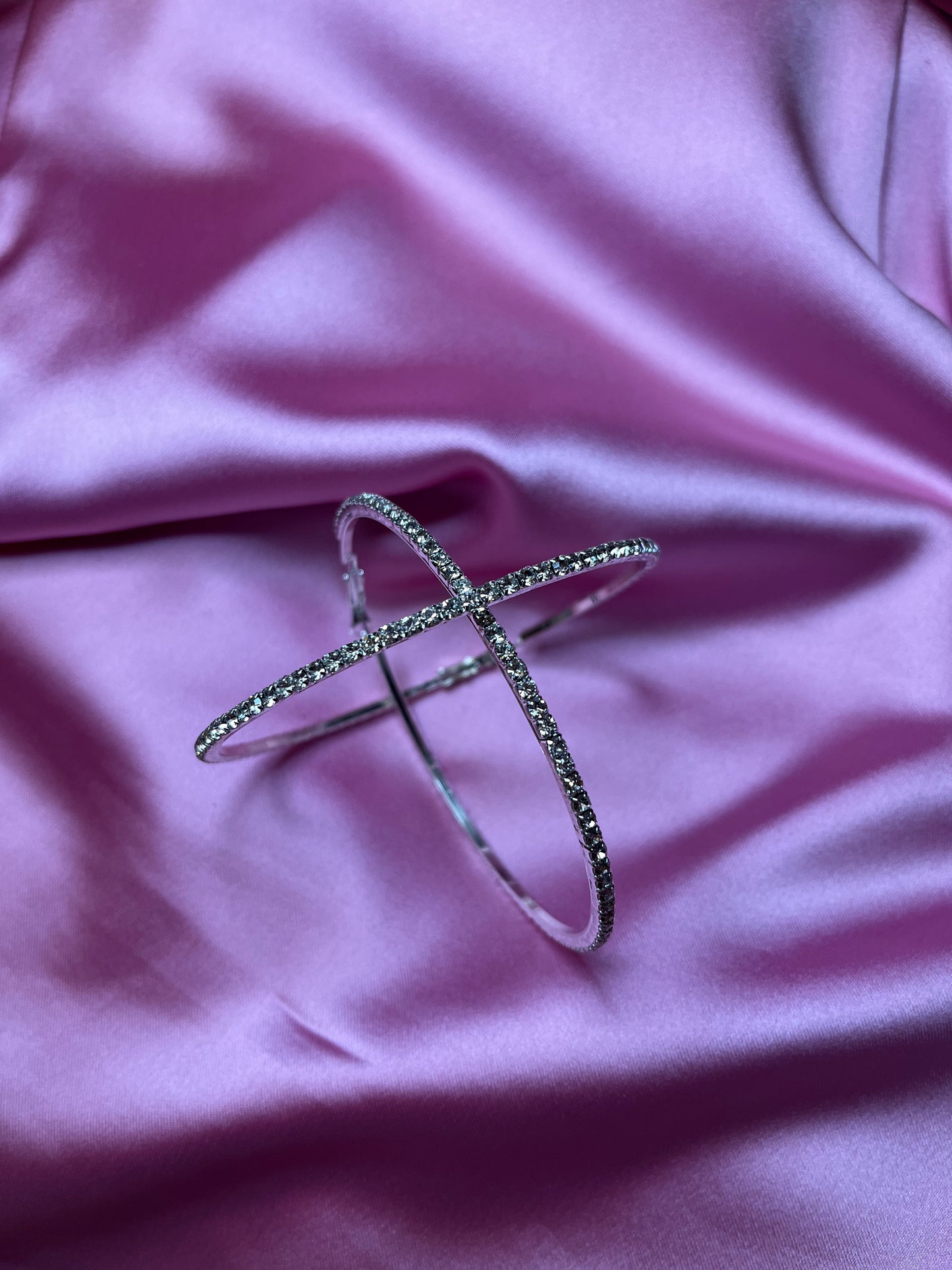 THE JET SETTER hoops in different sizes