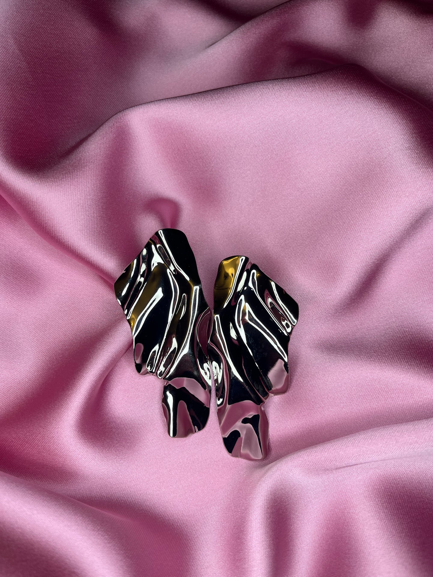 QUEEN'S LANDING earrings