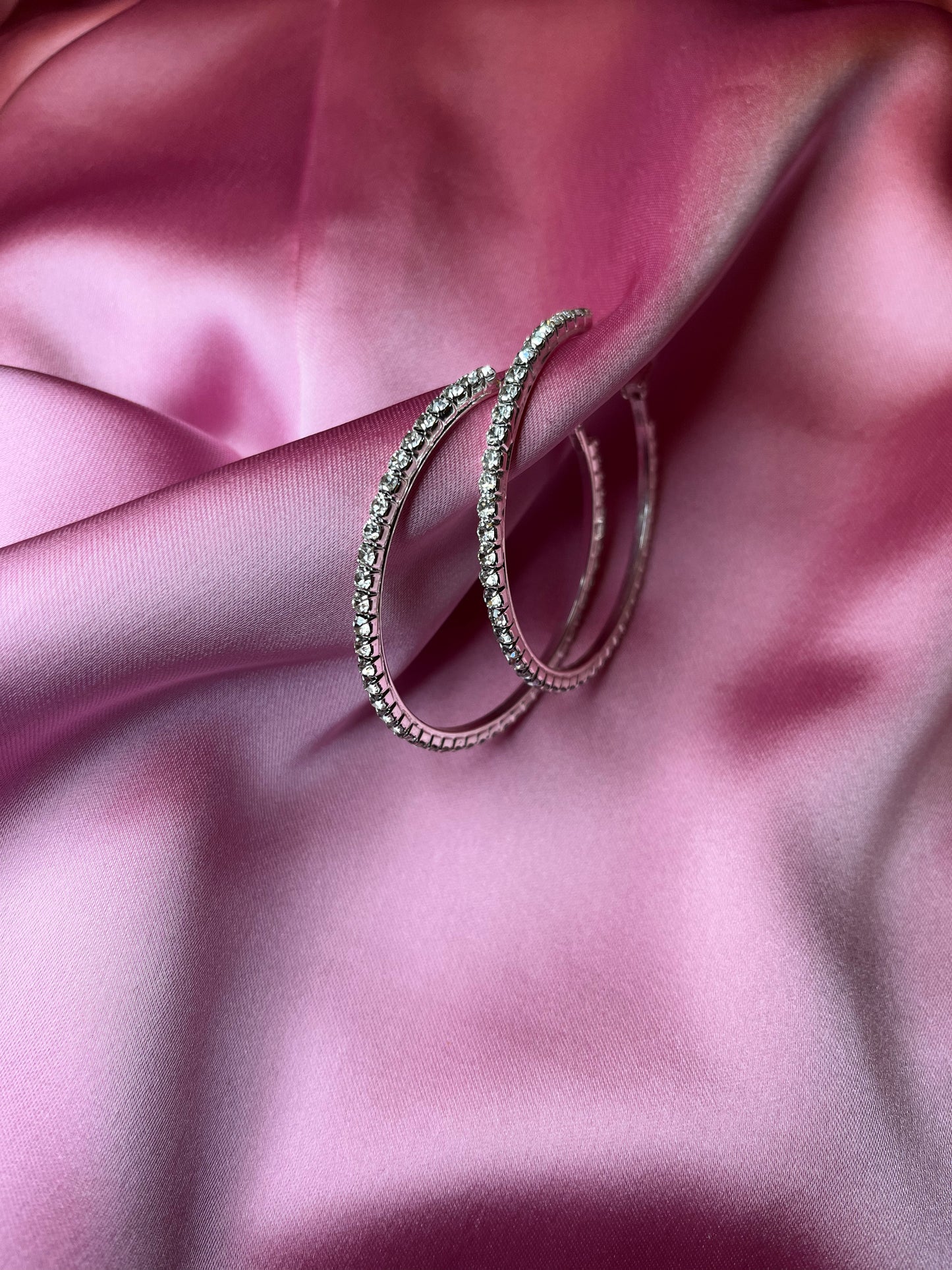 THE JET SETTER hoops in different sizes